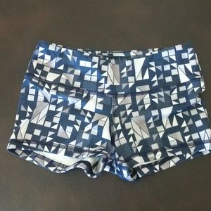 Fleo tech triangle shorts
